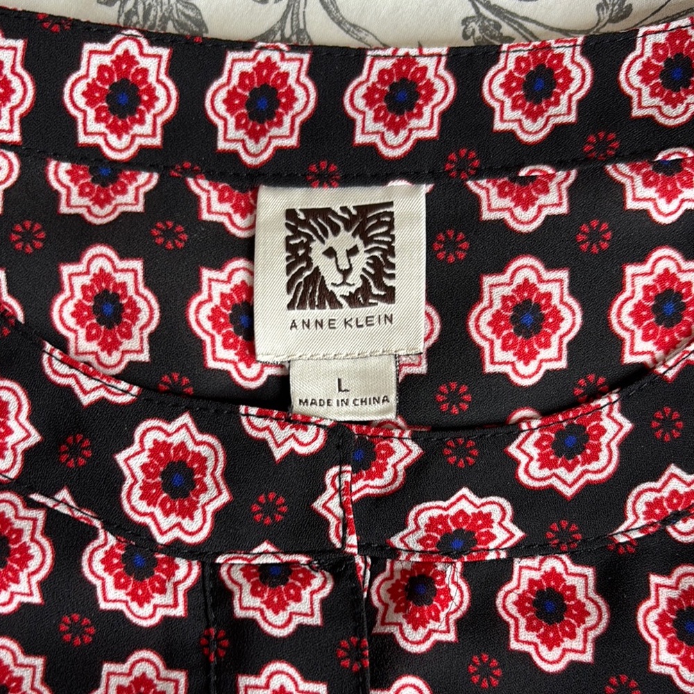 Anne Klein Red and White Graphic Long Sleeve Blouse - Picture 8 of 9